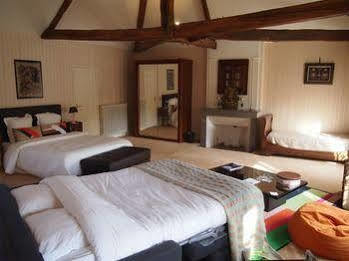 Chateau De La Touche Bed & Breakfast Savigny-Lévescault Eksteriør bilde