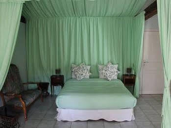 Chateau De La Touche Bed & Breakfast Savigny-Lévescault Eksteriør bilde