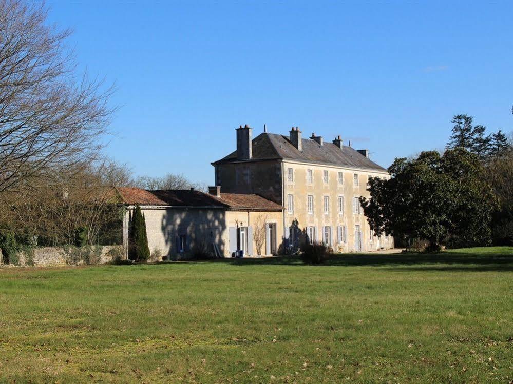 Chateau De La Touche Bed & Breakfast Savigny-Lévescault Eksteriør bilde